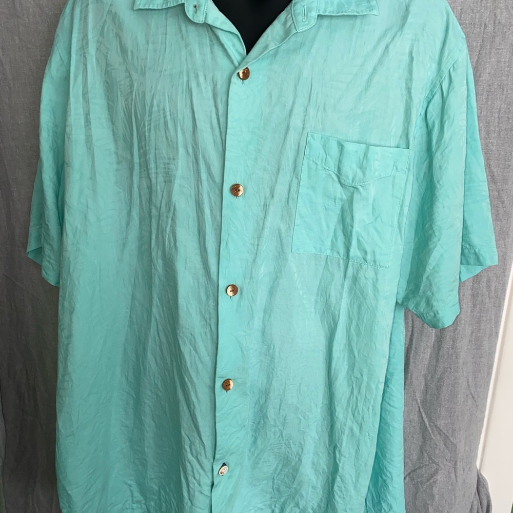 “Tommy Bahama” island shirt! (XXL)